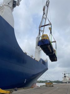 SD40-3-ship-loading